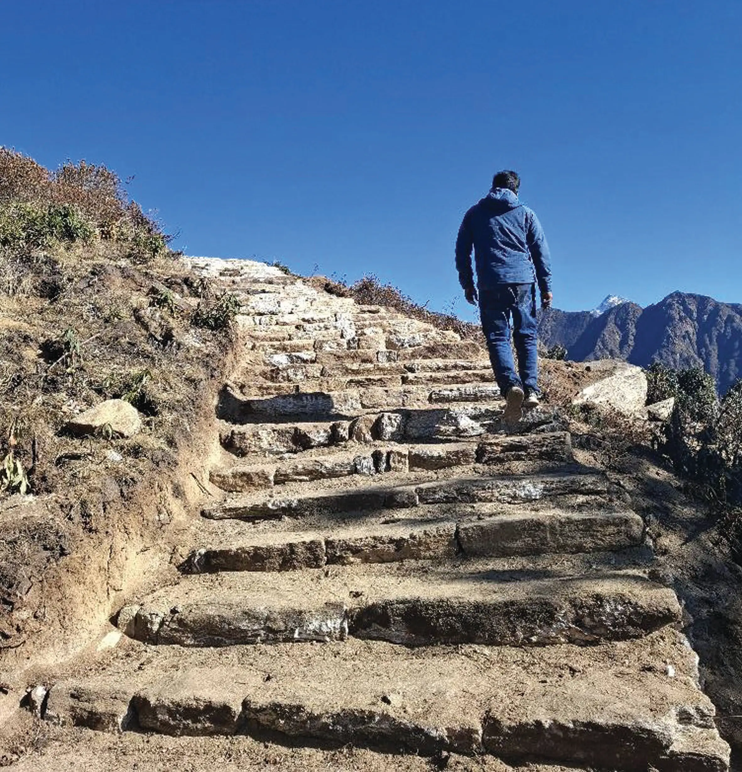 गौरीशंकरको टांसिनाम हुँदै नाम्चे जोड्ने पदमार्ग निर्माण